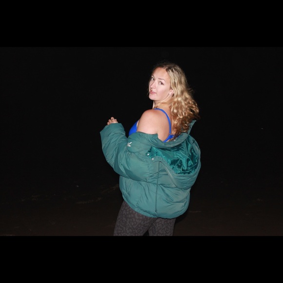 Meet your posher, Paige!✨ - Picture 2 of 5